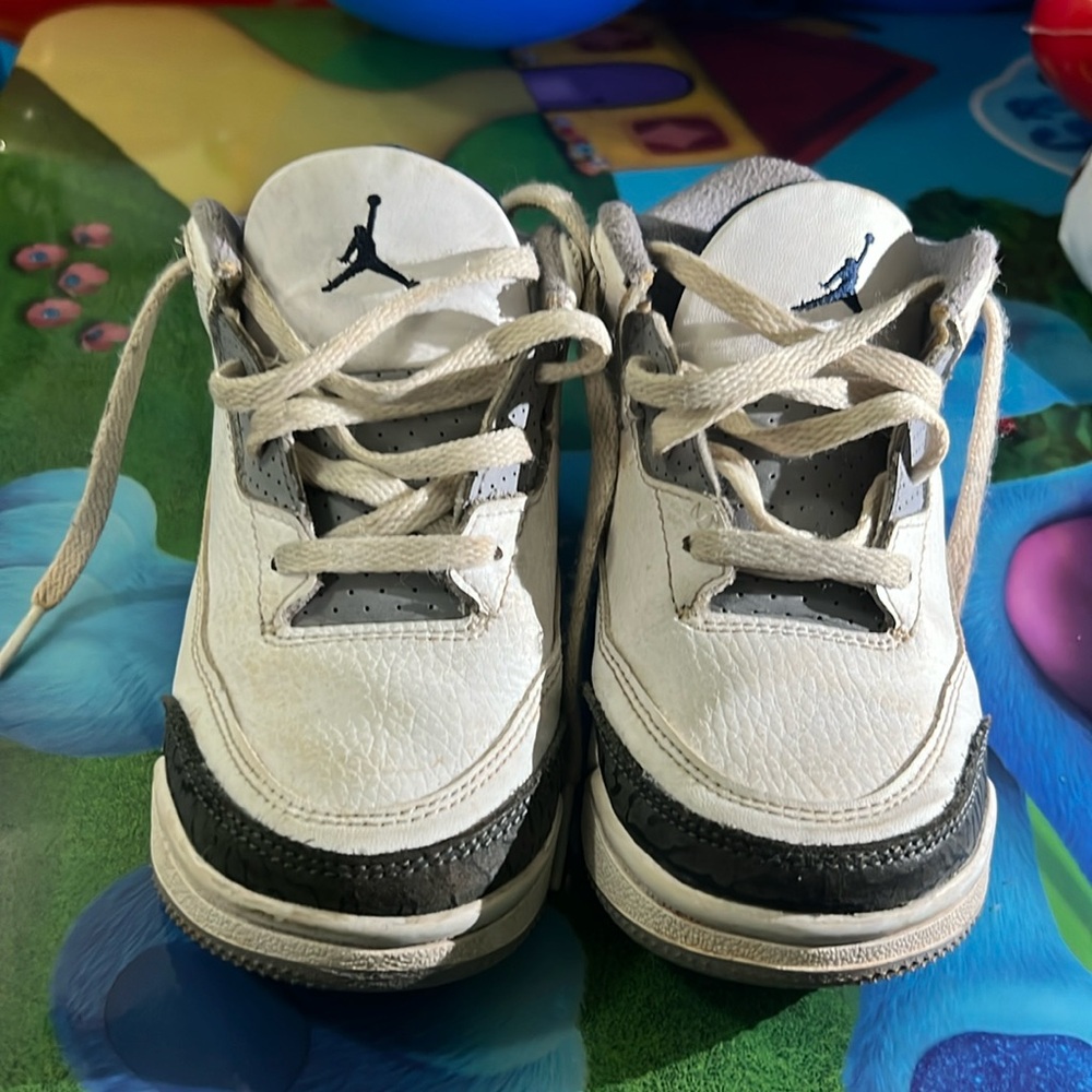 AIR JORDAN (BARELY WORN)